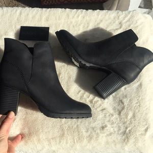 clarks verona trish ankle bootie